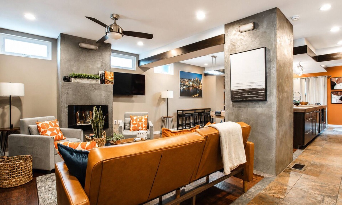 South Side Slopes Apartment | Pet-Friendly Southside Getaway - Sleeps 12