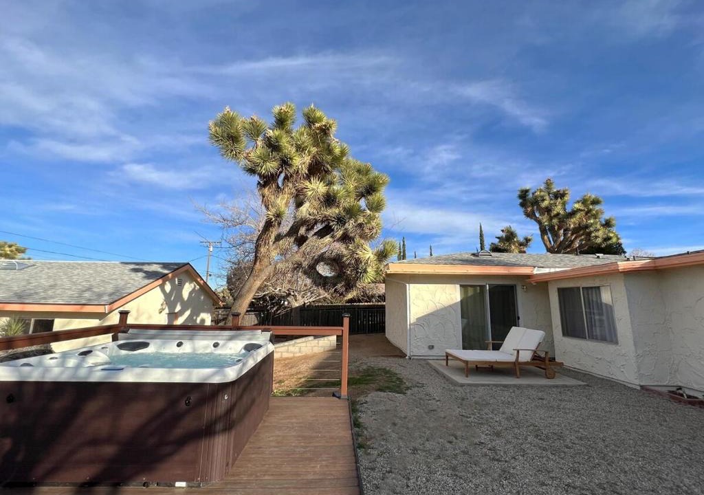 Yucca Valley House | Pet Friendly Starburst House