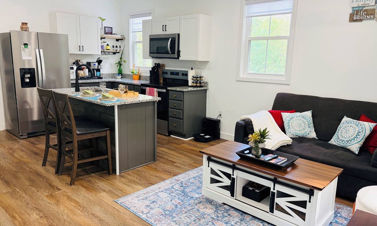 Williamsburg Apartment | Pet-Friendly Stay Cozy Vibes in a Prime Location