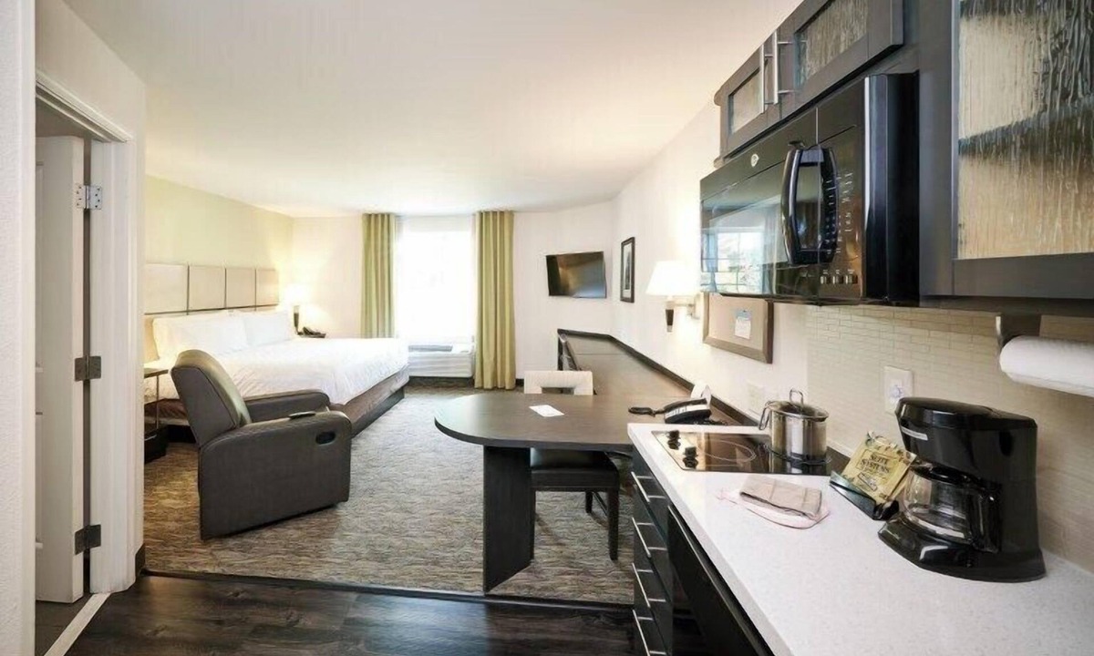 Anaheim Resort Hotel | Pet-Friendly Studio w/Full Kitchen | Close to Disneyland,