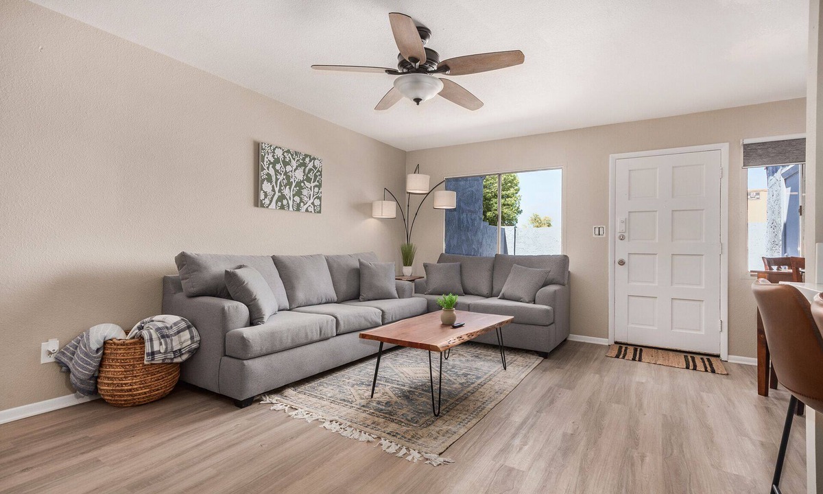 Glendale House | Pet Friendly Townhome with New Furnishings and Private enclosed Patio.