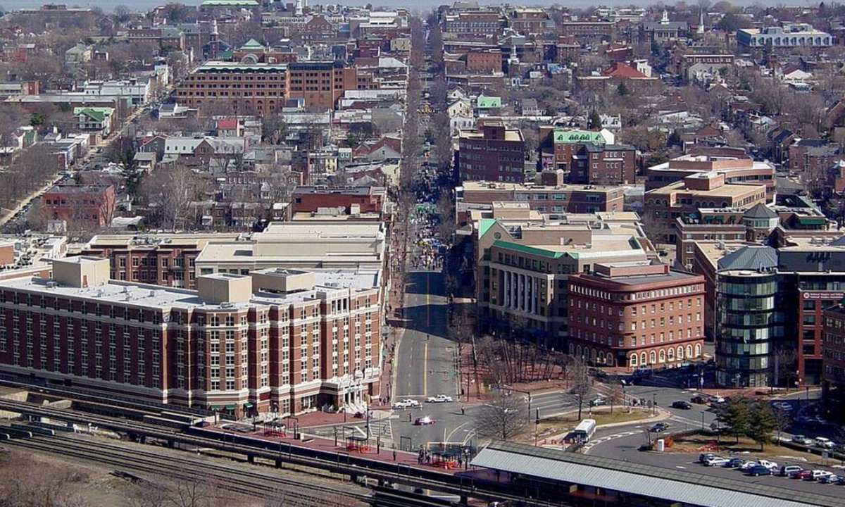 Old Town Alexandria House | Pet-friendly Unit! Minutes Away to George Washington Masonic National Memorial