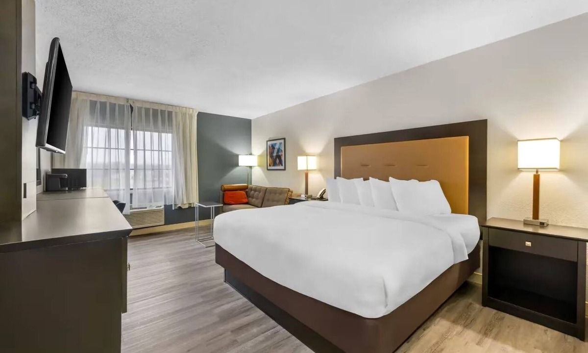 Brewerton Hotel | Pet-friendly Unit Near Oneida Shores – 2 Miles from Scenic Park