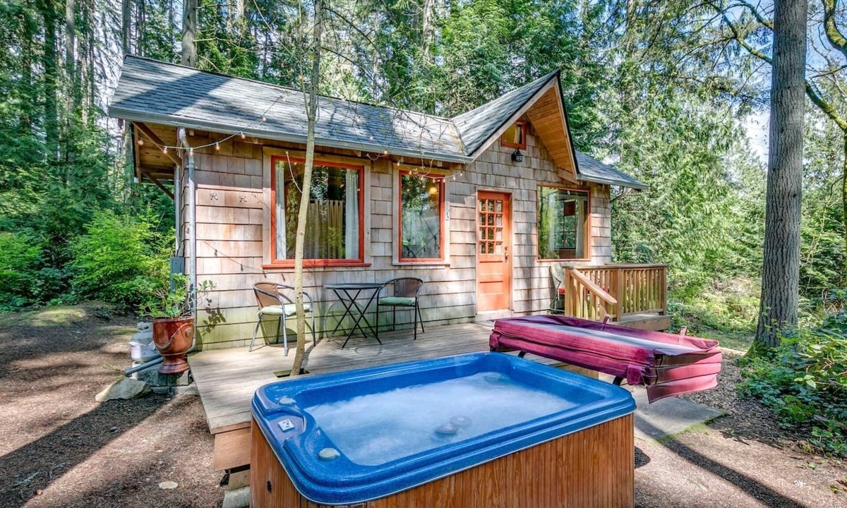 Rollingbay Cabin | Pet Friendly - Peaceful Cabin in the Wood - Hot Tub