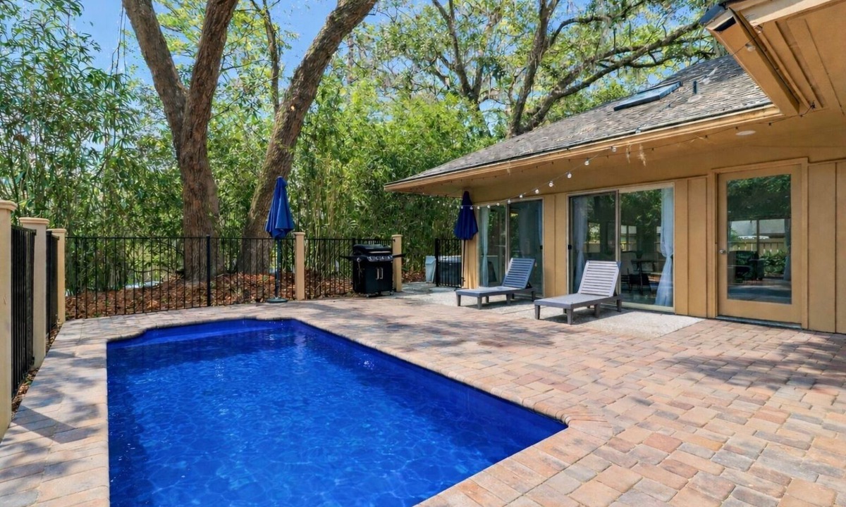 Lawton Woods House | Pet Friendly Sea Pines Retreat