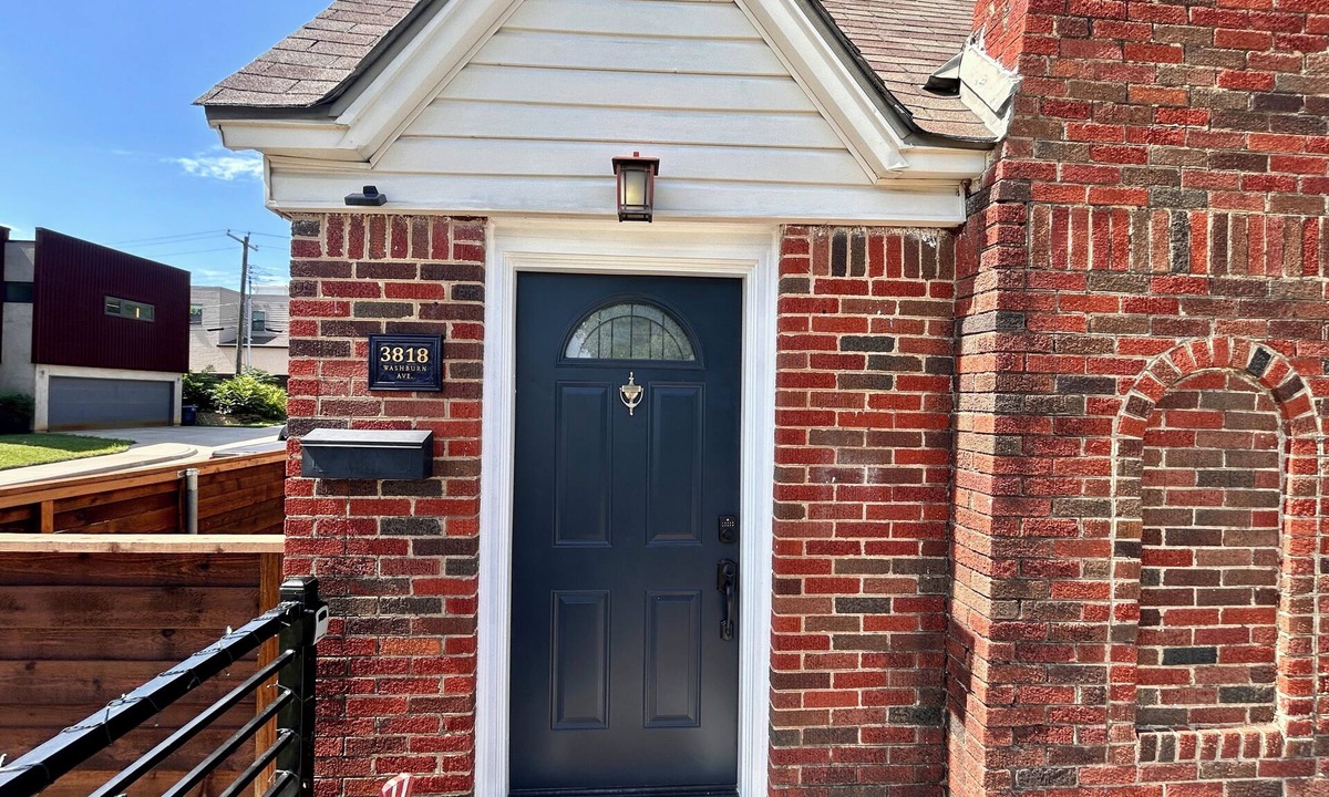 Fort Worth Cultural District House | Pet-Friendly Weekend Retreat with Private Yard-Walking distance to Dickies Arena