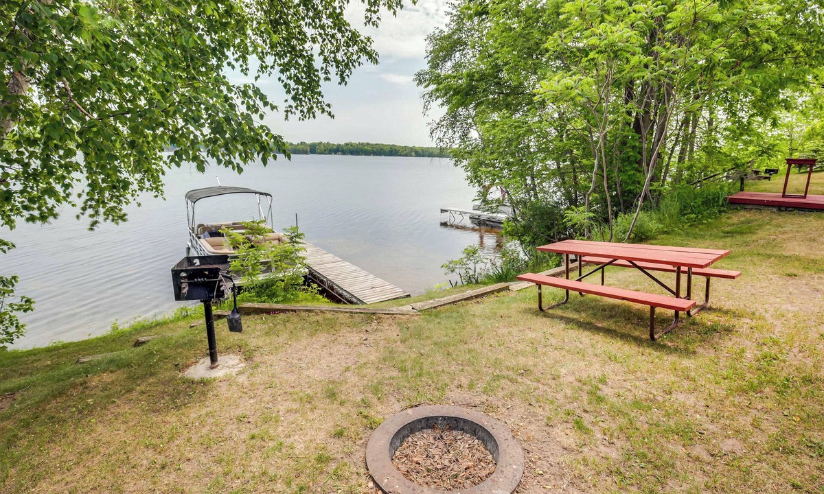 Townsend Cabin | Pet-Friendly Wisconsin Cabin on Lake w/Fire Pit!