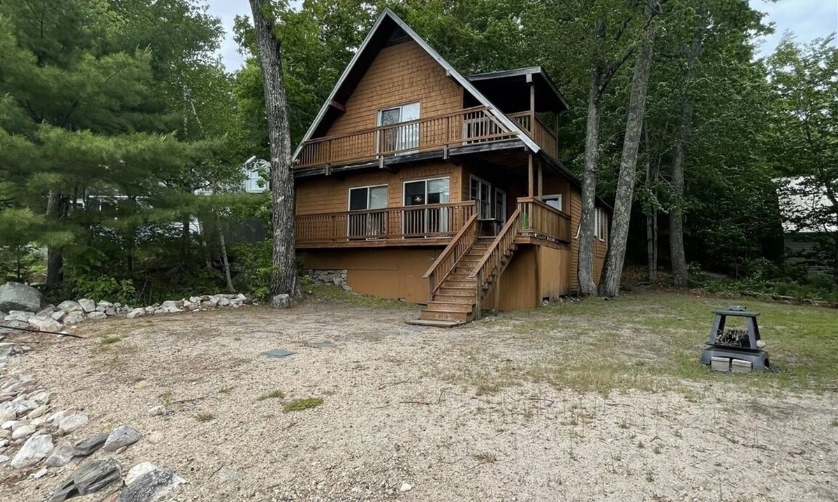 Sebago Cottage | PET FRIENDLY WITH A SANDY BEACH AND A MOORING