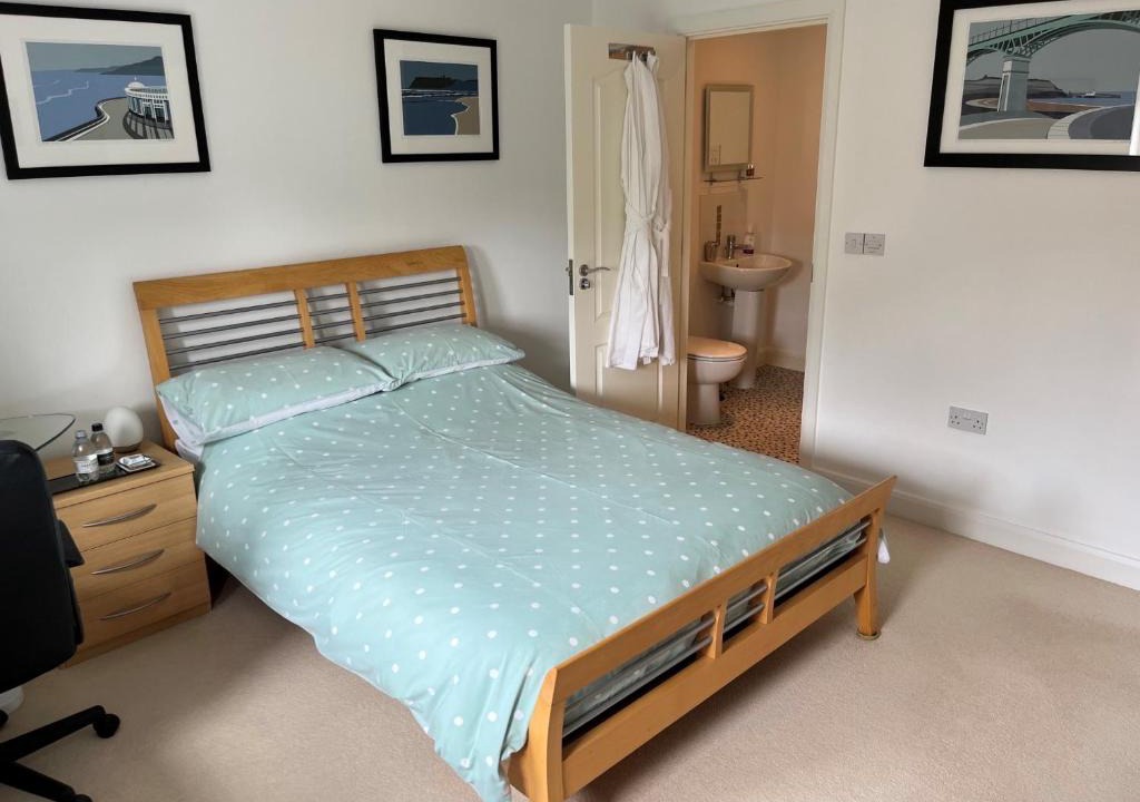 Peterborough House | Peterborough, Hampton Vale Lakeside En-Suite Large Double bedroom with great modern facilities