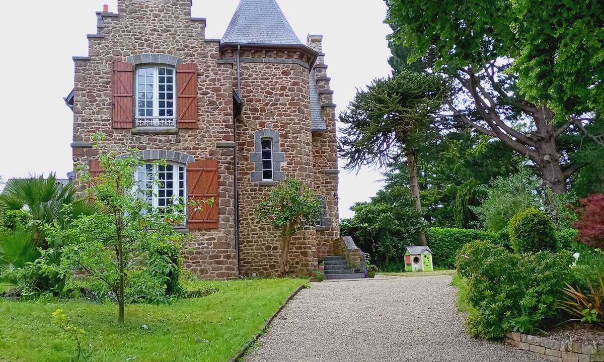 Hede House | Petit Manoir Breton, direction Saint Malo and beaches, 3-star furnished accommodation