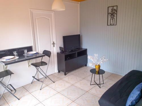 Stains Apartment | Petite Maison hyper calme proche RER, à 2 arrêts du Stade de France, 25min Paris centre, proche, Disney, Astérix, CDG