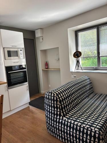 Beaucouze House | Petite maison privée de 33m2 Beaucouzé avec étang