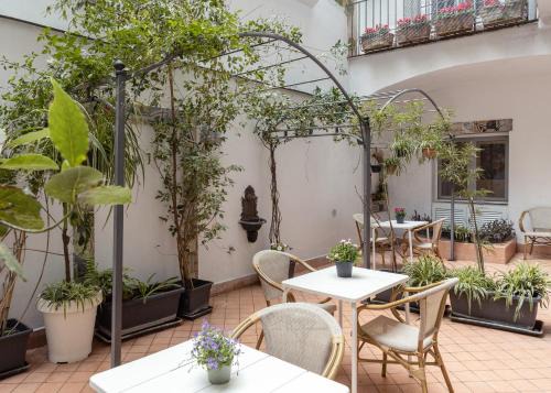 Historical Center Bed & Breakfast | Petrucci Garden B&B