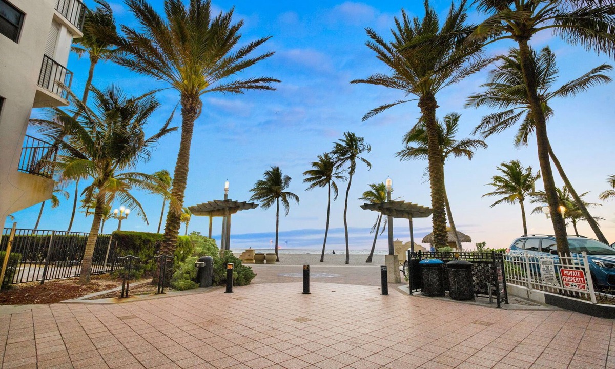 Hollywood Resort | Pets friendly 1BR APT AT / Hollywood beach RESORT