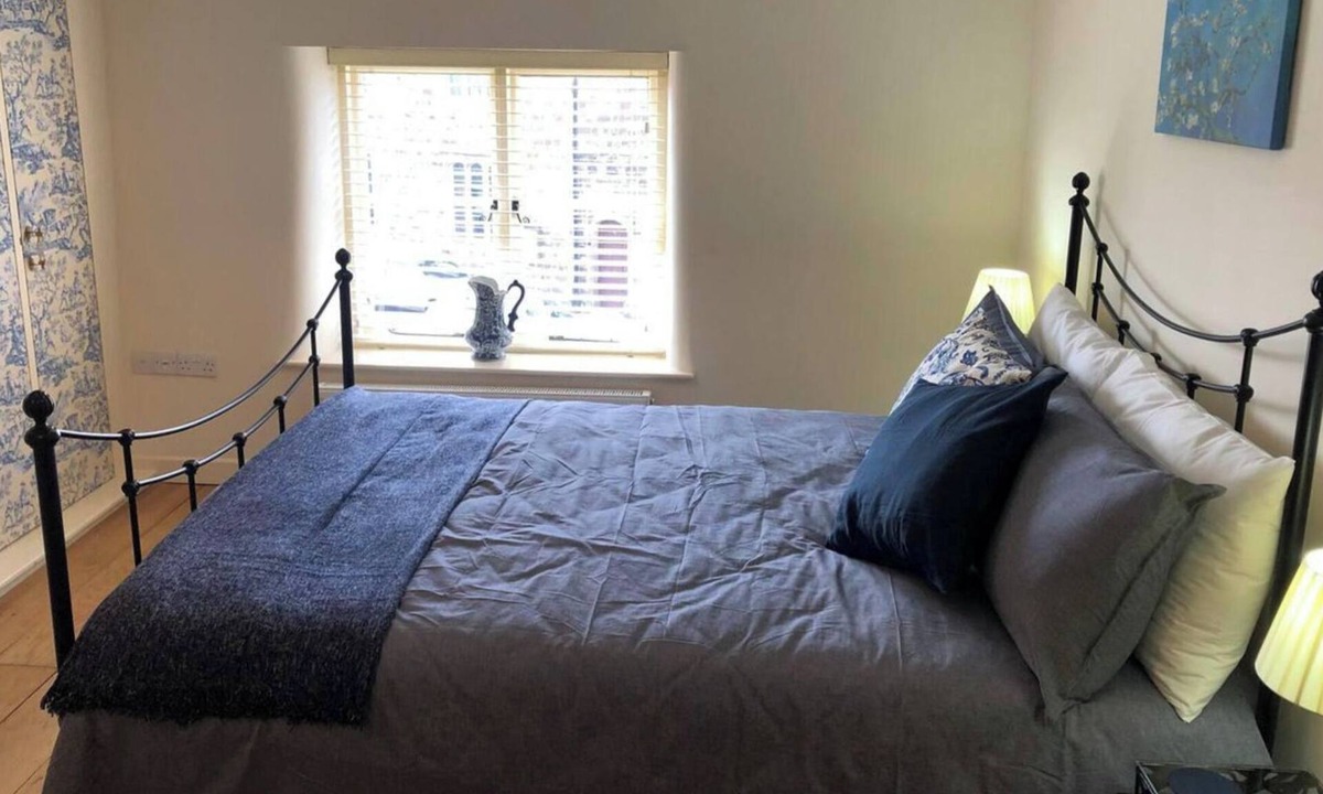 Hatherleigh Cottage | Pets-Garden-Fireplace-Sleeps 5-Wifi