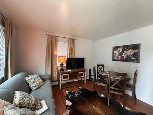 Sheridan House | Pets Welcome Walkable Downtown Apt Gym & Pool Pass