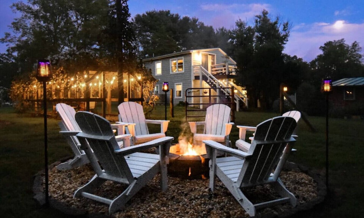 Boyce Cottage | Pets? YES! 🐕 Hot Tub ✮ Fire Pit ✮ Fast Wi-Fi