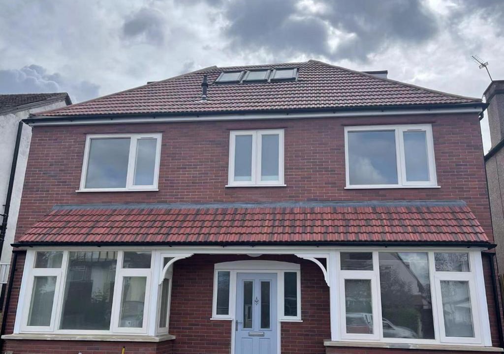 Carshalton Central Apartment | Phlox Garden
