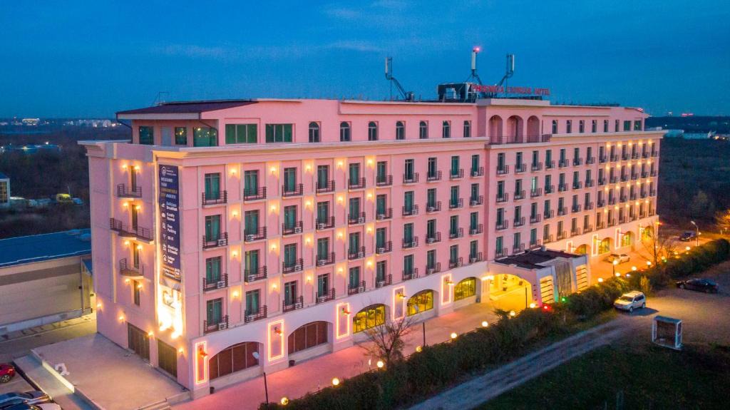 Sector 1 Hotel | Phoenicia Express Hotel