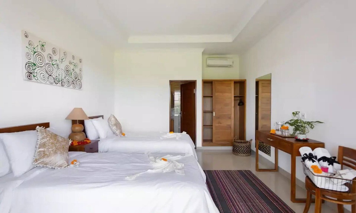 Batu Bolong Bed & Breakfast | Phoenix bed and breakfast 2.9
