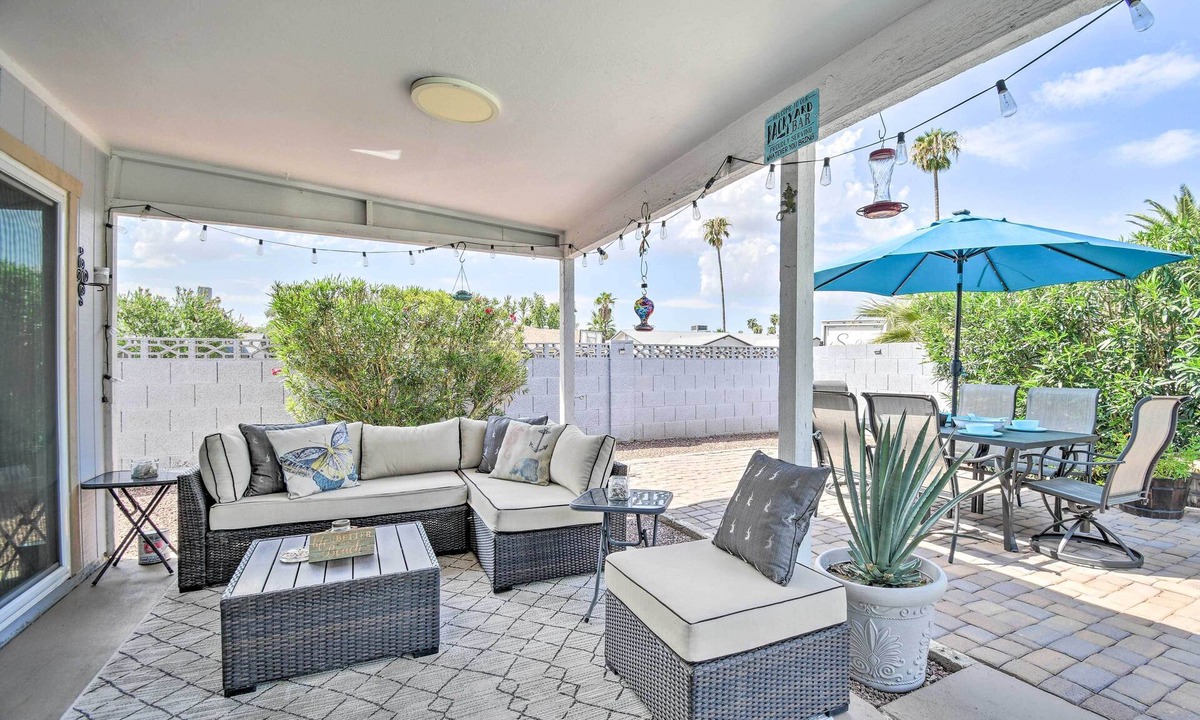 Maryvale House | Phoenix Home w/Sunny Backyard, Diving Pool