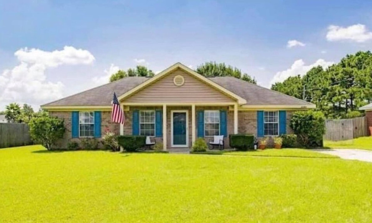Robertsdale House | Phoenix Landing - Entire Residential Home