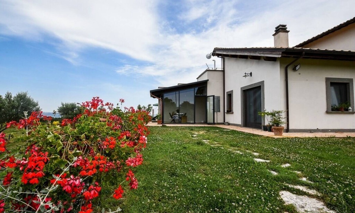 Grotte di Castro Apartment | Pian del Grano organic farm one step away from Tuscany and Umbria