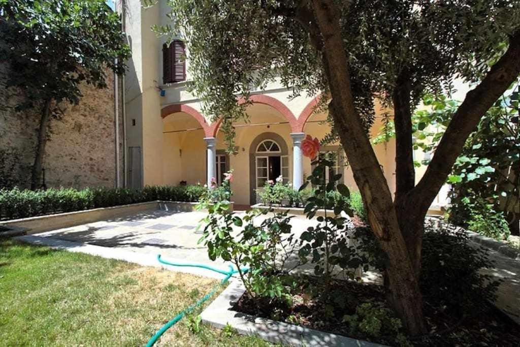 Sant' Ambrogio Apartment | Piazza Dei Ciompi With Private Garden
