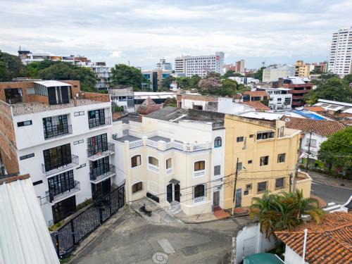 Cali House | Piazza Granada