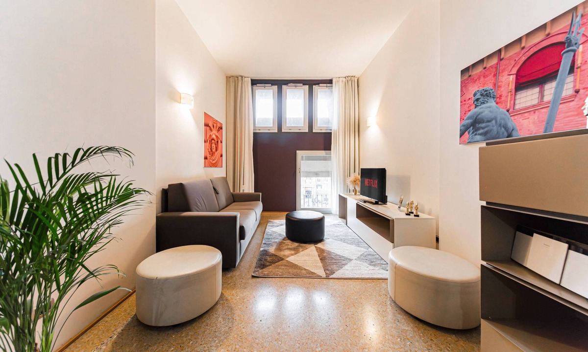 Historic Center Apartment | Piazza Maggiore View - Domus by ImmoBo - Bologna Center