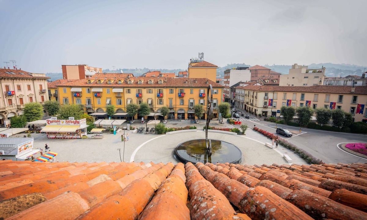 Langhe and Roero Apartment | Piazza michele ferrero - sulla piazza centrale