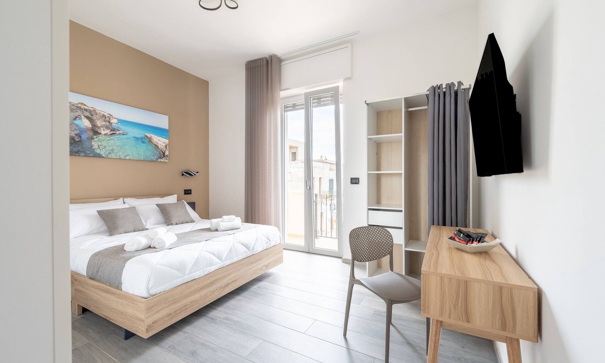 Melendugno House | Piazza Pertini – Apartment and Rooms in Melendugno with Wi-Fi and Air Conditioning