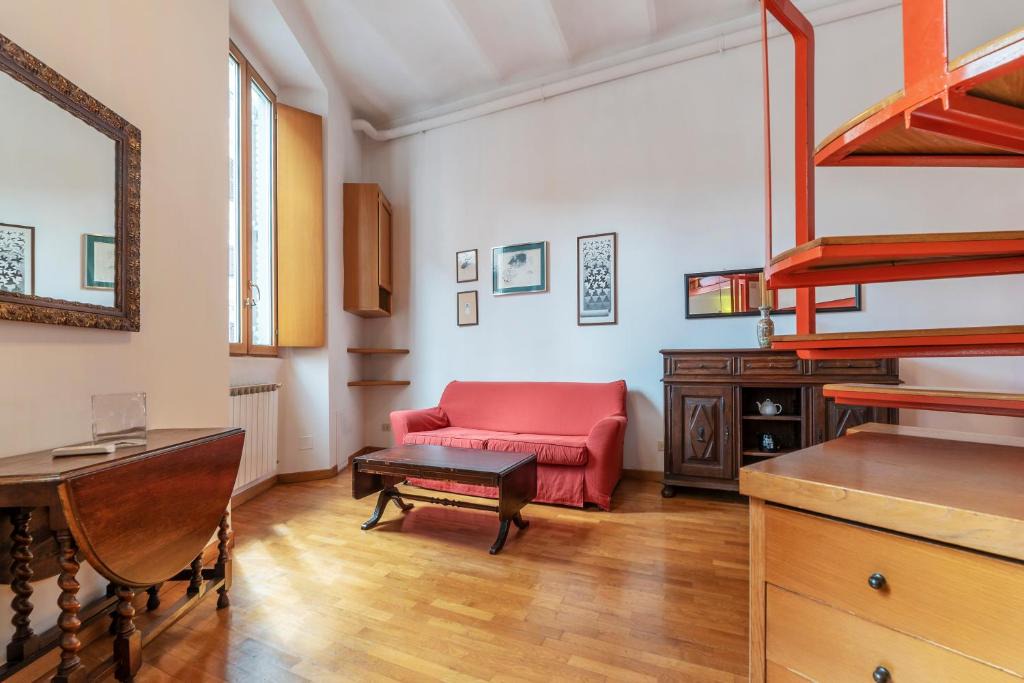 Trastevere Apartment | Piazza Santa Maria in Trastevere Cozy Flat