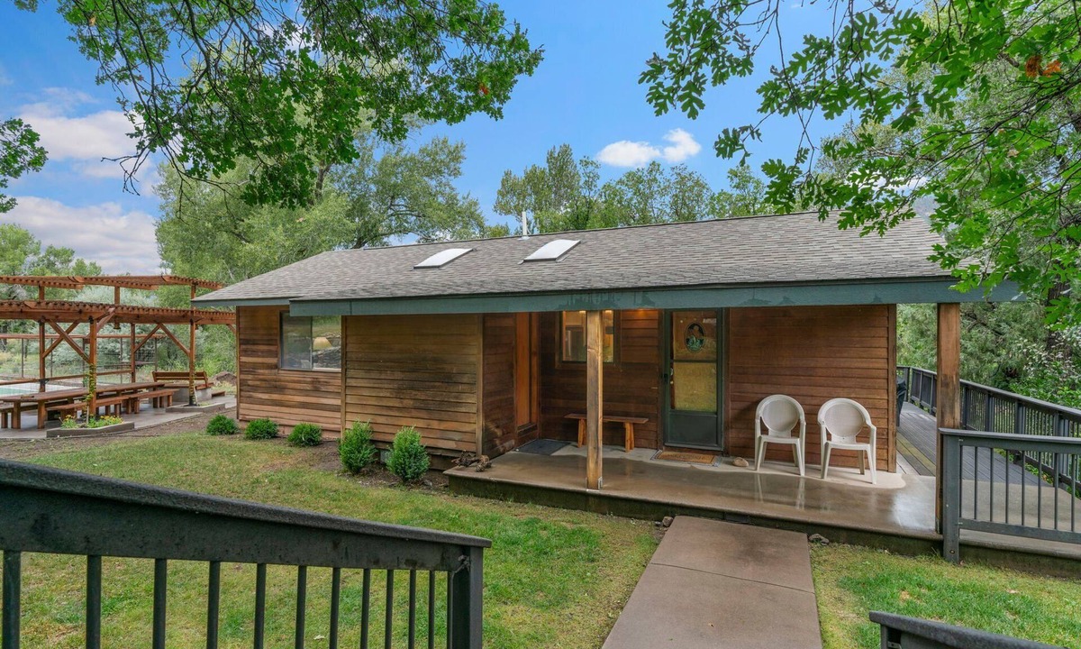 Durango House | Pickle Ball Courts, Peaceful Deck Next to Creek!
