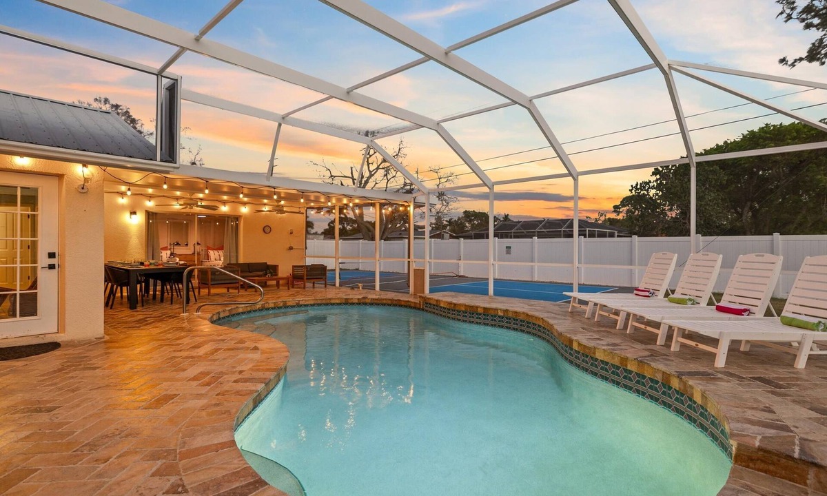 Bradenton House | Pickleball oasis! Game Room! Playset! Heated Pool!