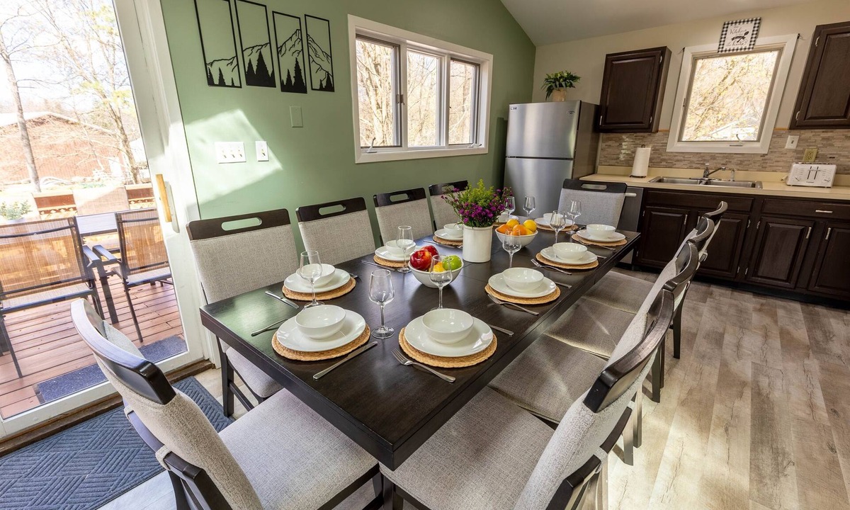 Briar Crest Woods Cabin | Pickleball |Pool Table |Hot Tub |FirePit |King Bed