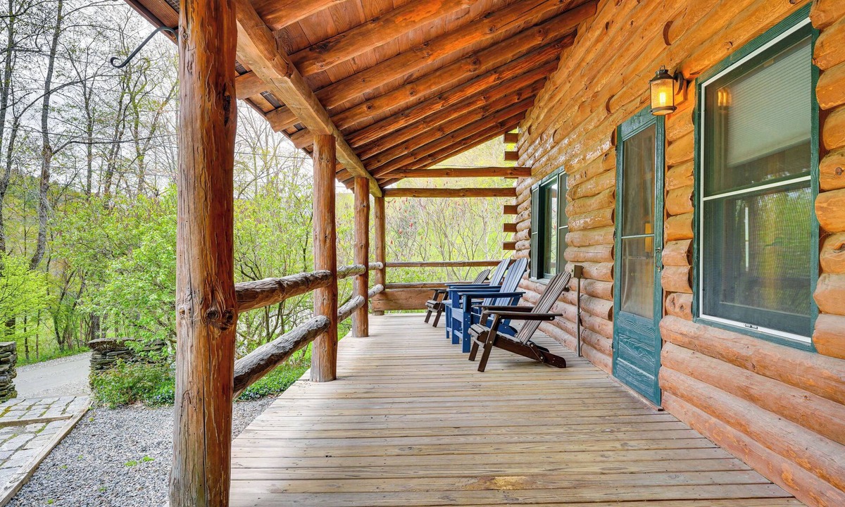 Bridgewater Corners Cottage | Picture-perfect Vermont Mtn Cabin w/Hot Tub!