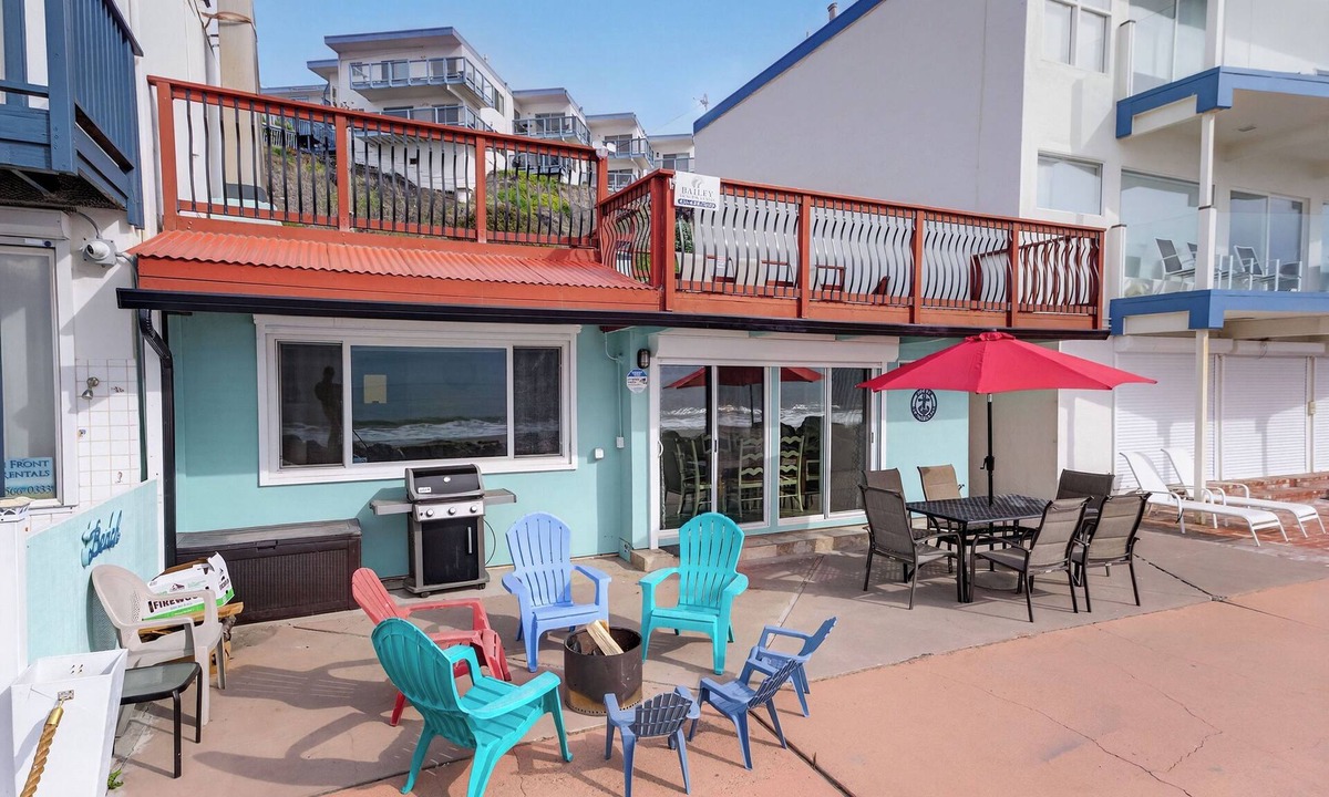 Rio del Mar House | Picturesque Beach Front home