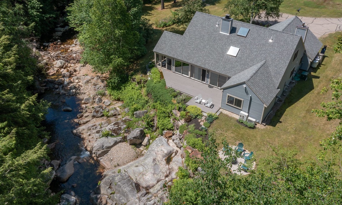 Thornton House | Picturesque Ski getaway close to Loon Mountain and Waterville Valley Ski Resorts