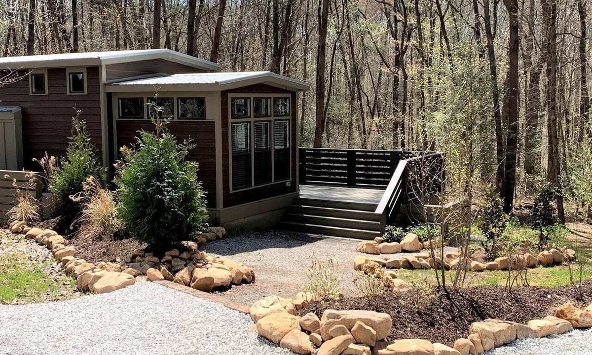 Monteagle Cottage | Picturesque Tiny Cottage with Cozy Indoor and Outdoor in Tennessee