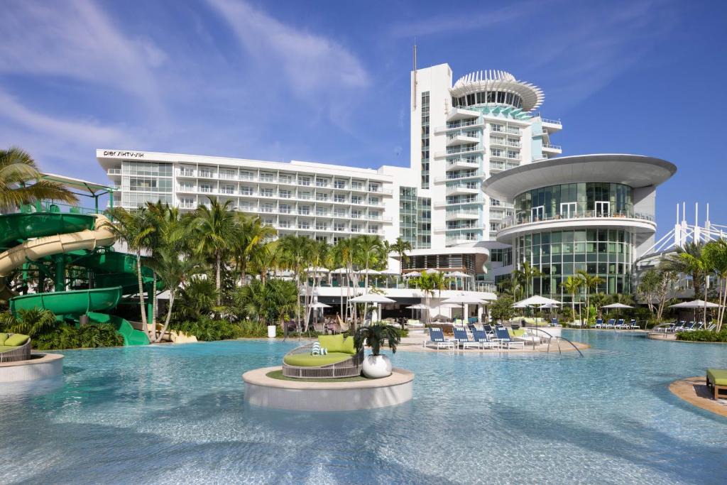 17th Street Causeway Hotel | Pier Sixty-Six