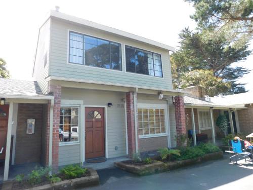 Pacific Grove House | Pine Acres Lodge