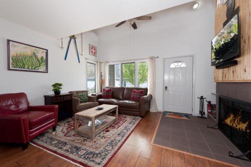 Durango House | Pine Acres - Unit 115
