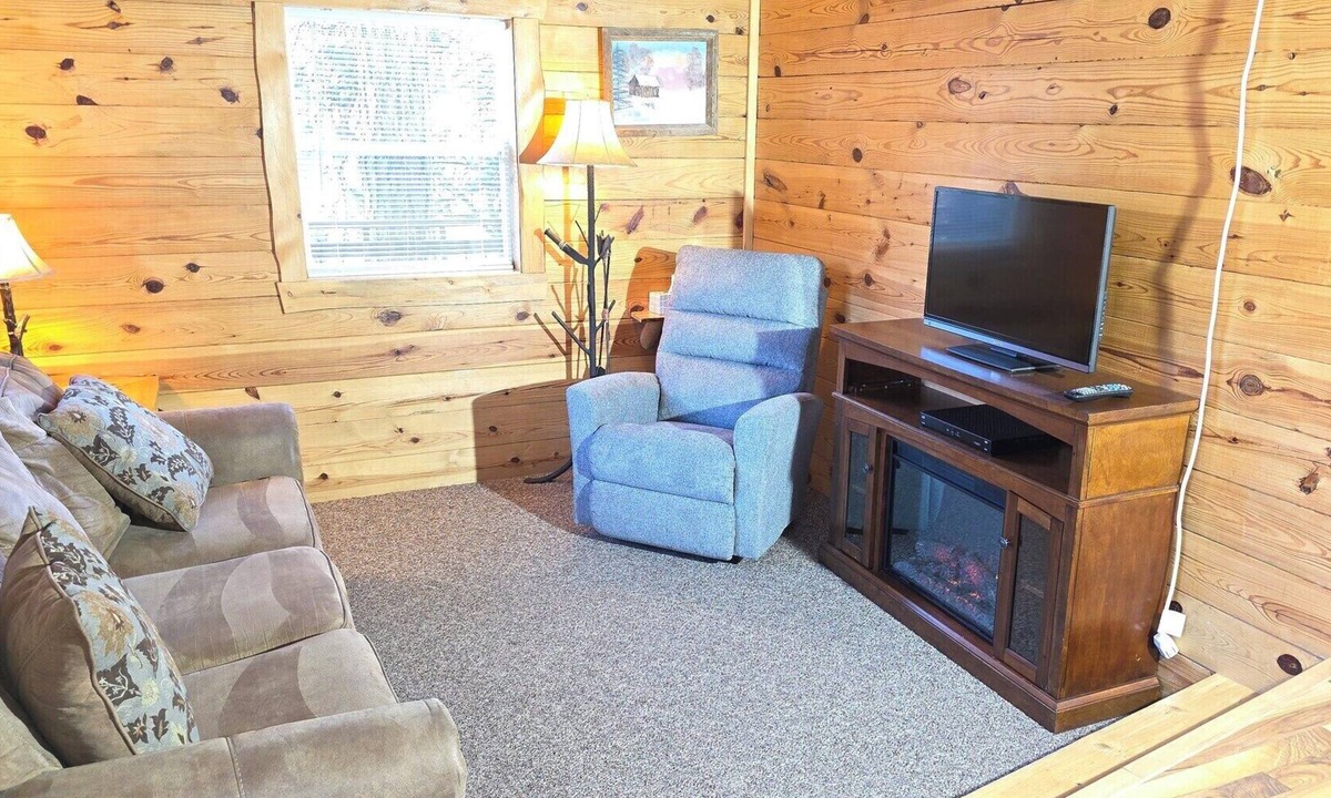 Rapid City Cabin | Pine Lodge #1 at Rustic Ridge