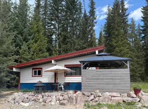 Golden House | Pine Marten Wilderness Cabin - Hot Tub & Mountain Views