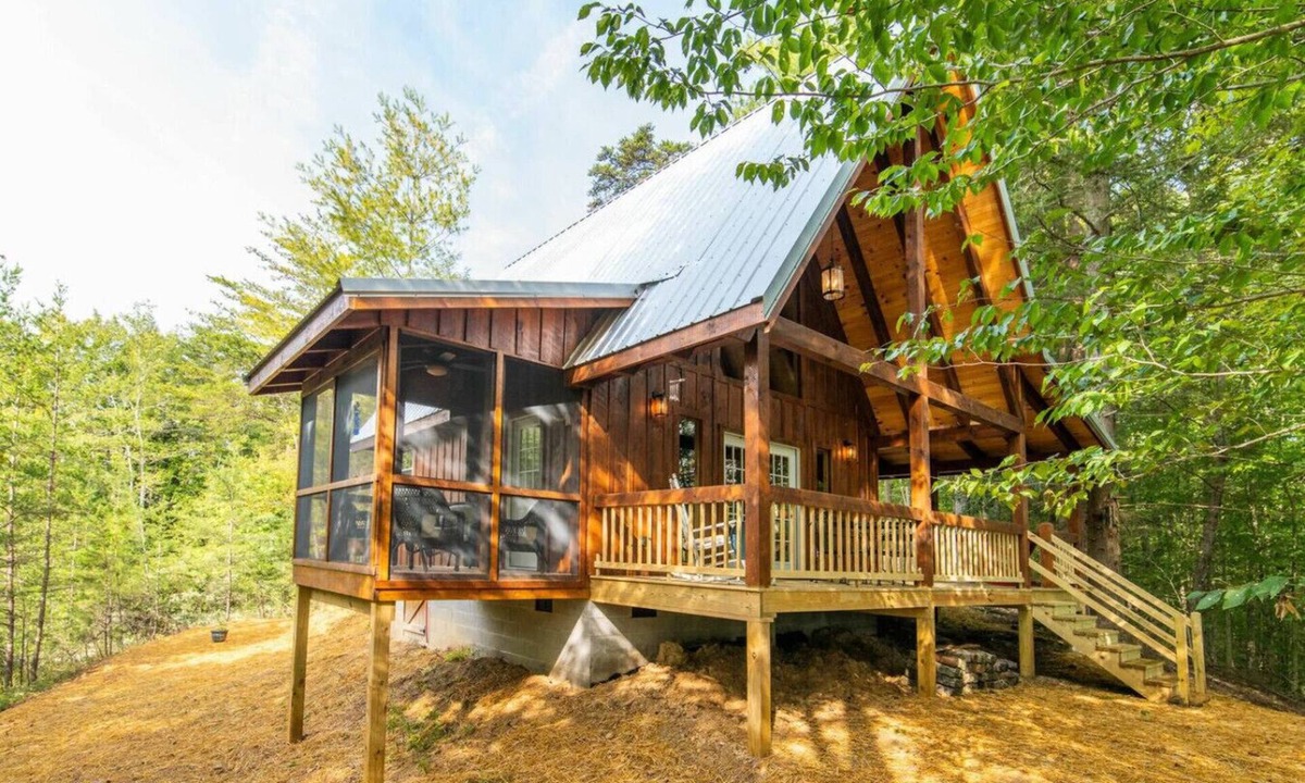 Pine Ridge House | Pine Point- Firepit, Fireplace, Pet Friendly, WiFi, 14 mins from Natural Bridge