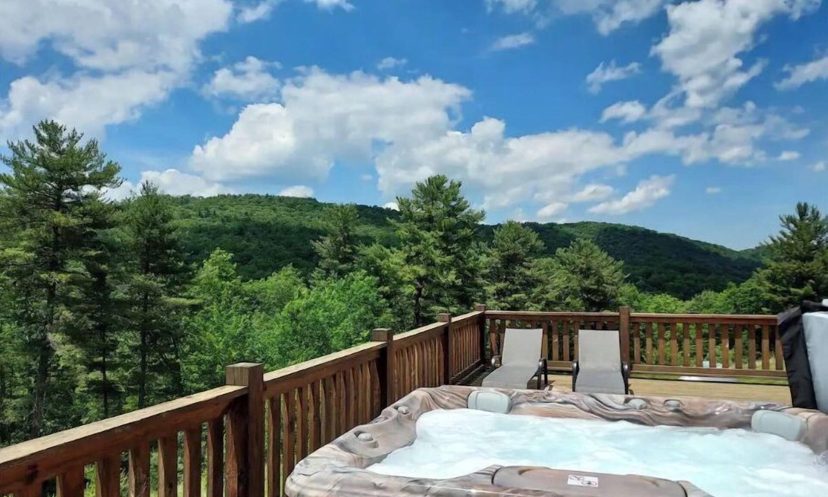 Harper House | Pine Ridge Manor-Private Hot Tub, beautiful Hilltop with views