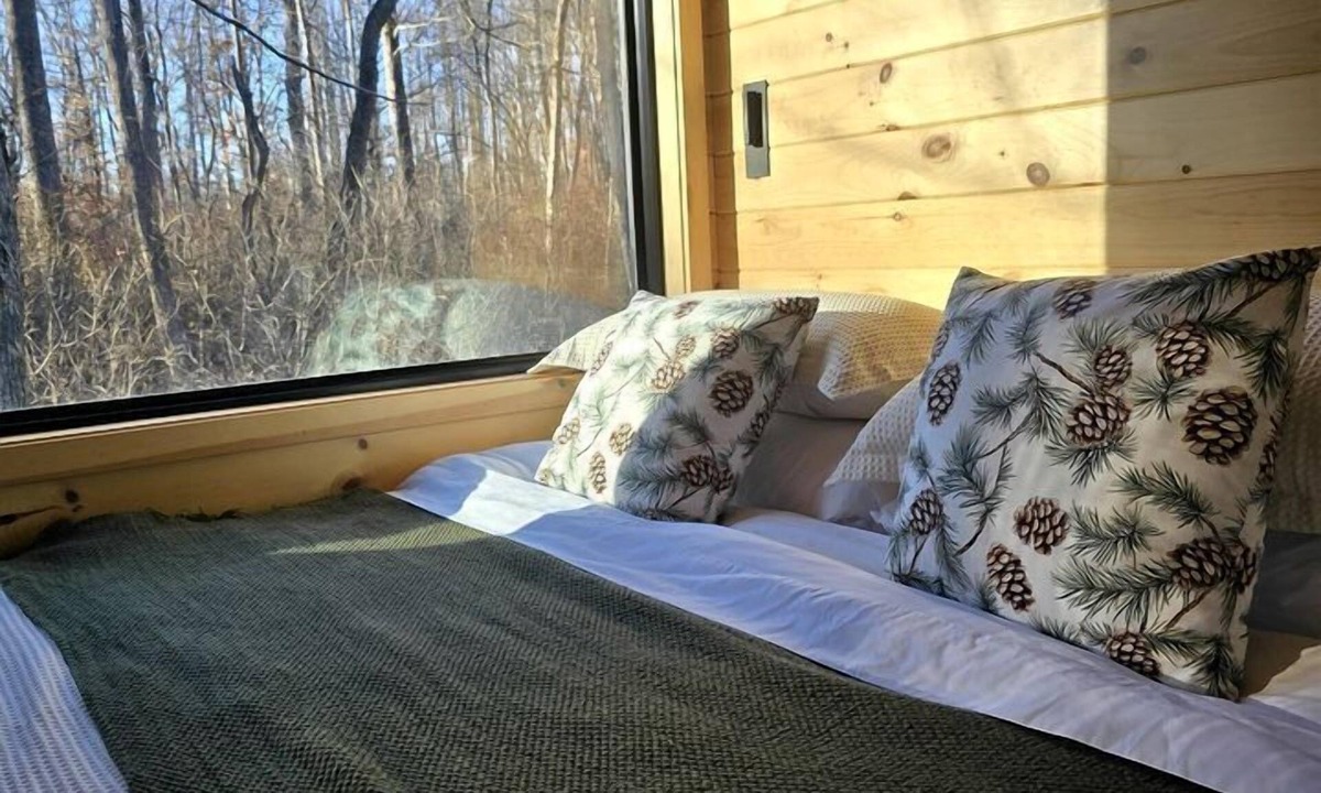 Quakertown Cabin | Pine: Serene Tiny House Nestled in the Woods in Quakertown for a Romantic Glamping Getaway in Pennsylvania