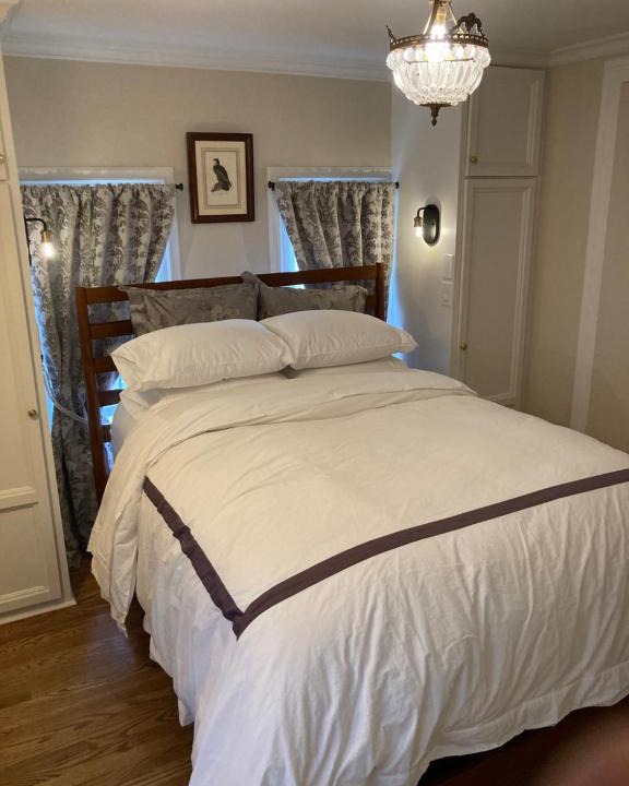 Cheesman Park Apartment | Pineapple House, Spacious 1st Floor Apartment! City Center! 96 Walk Score! FREE parking!