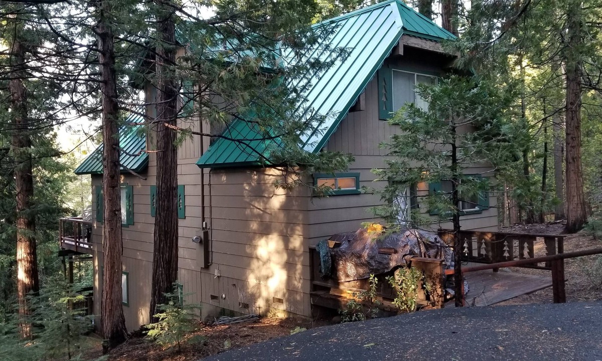 Strawberry Cabin | PinecrestAreaRentals #11 Big Beautiful cabin!